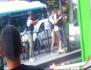 ΕΚΤΑΚΤΟ: Τρεις νεαροί Άραβες απειλούσαν να ανατινάξουν λεωφορείο στο Παρίσι! (φωτό)